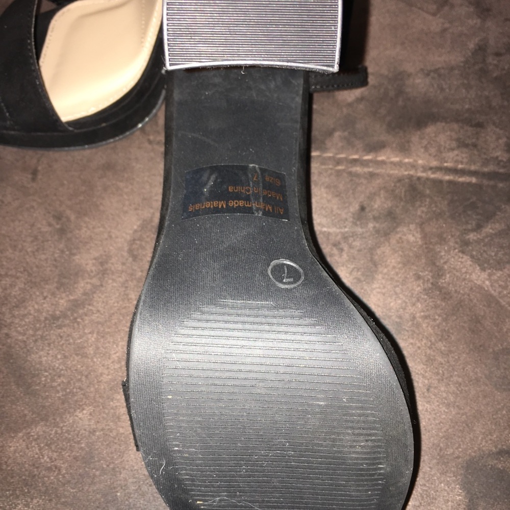 Heels - Picture 3 of 3